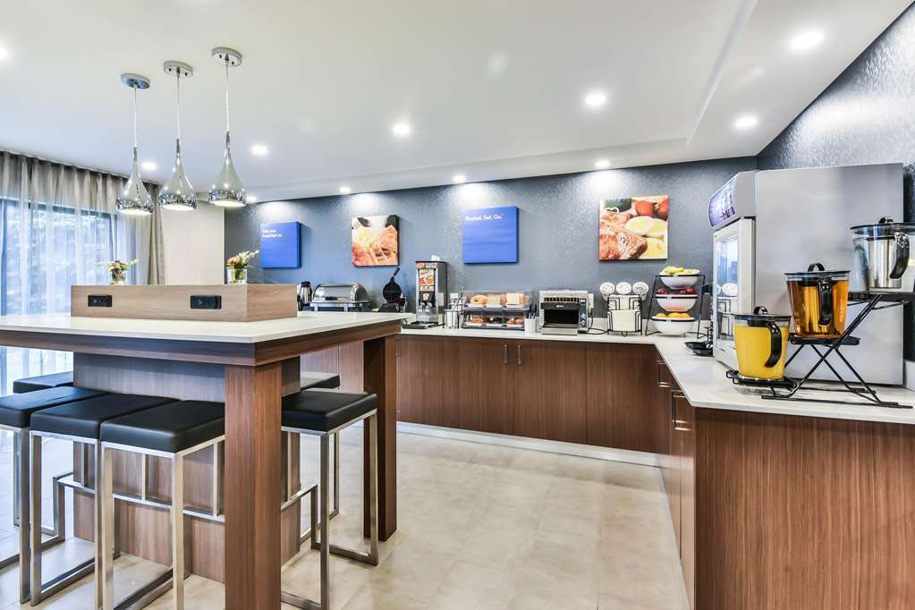 Comfort Inn Aeroport Dorval Restoran fotoğraf